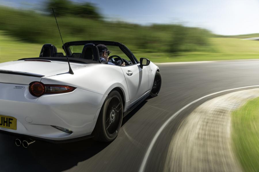  Mazda MX-5 Design Pack (ND) 2019 года  (UK) (фото 36 из 40)